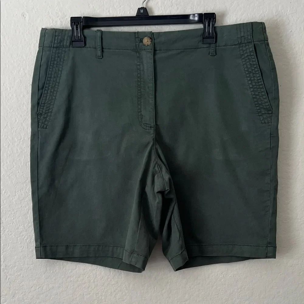 NWT J. Jill Women's Green Shorts in Size 14